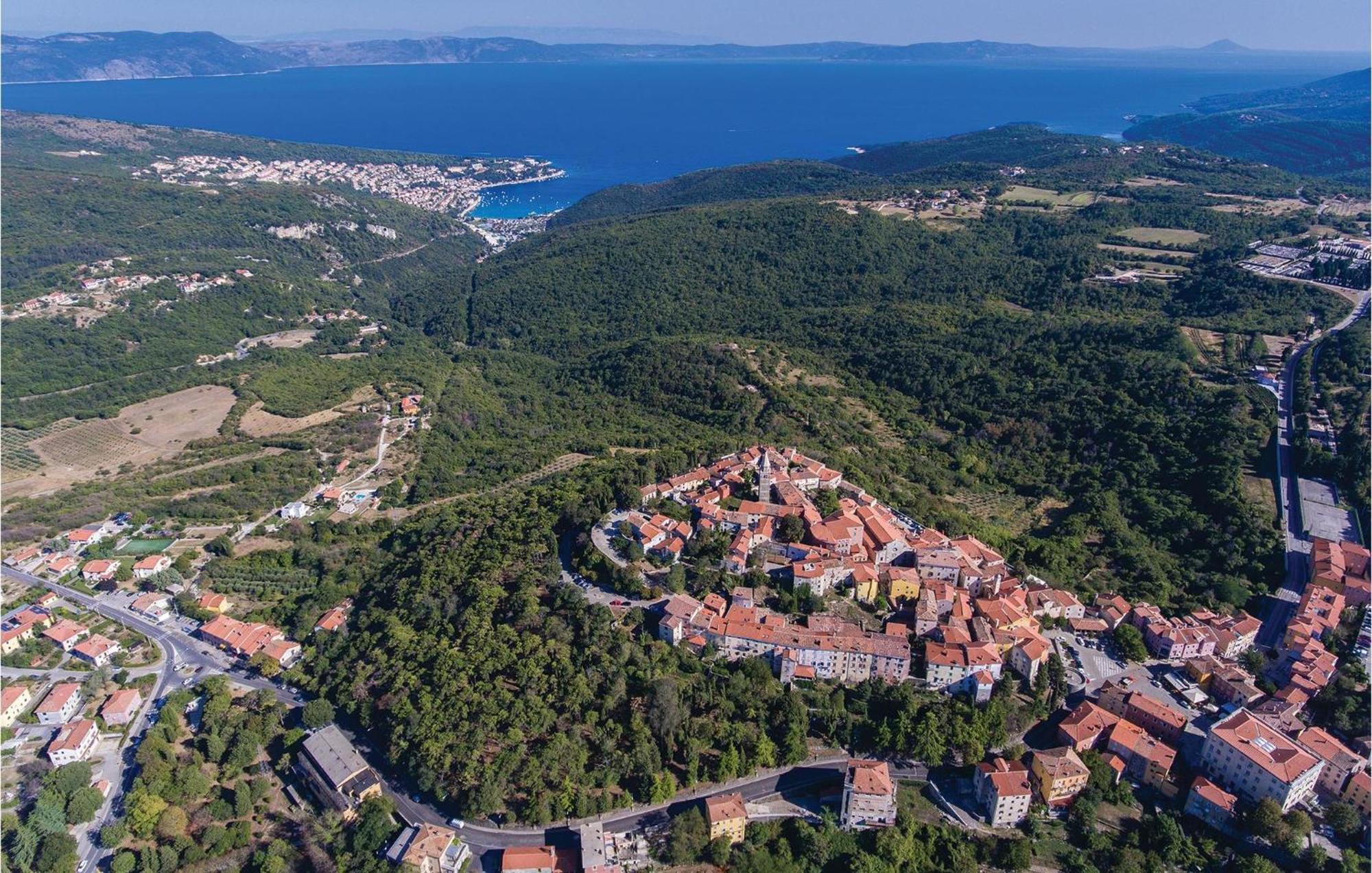 2 Bedroom Gorgeous Apartment In Labin Raša Екстериор снимка