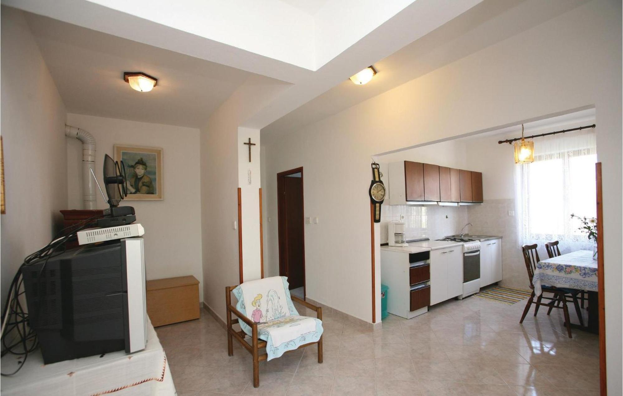 2 Bedroom Gorgeous Apartment In Labin Raša Екстериор снимка