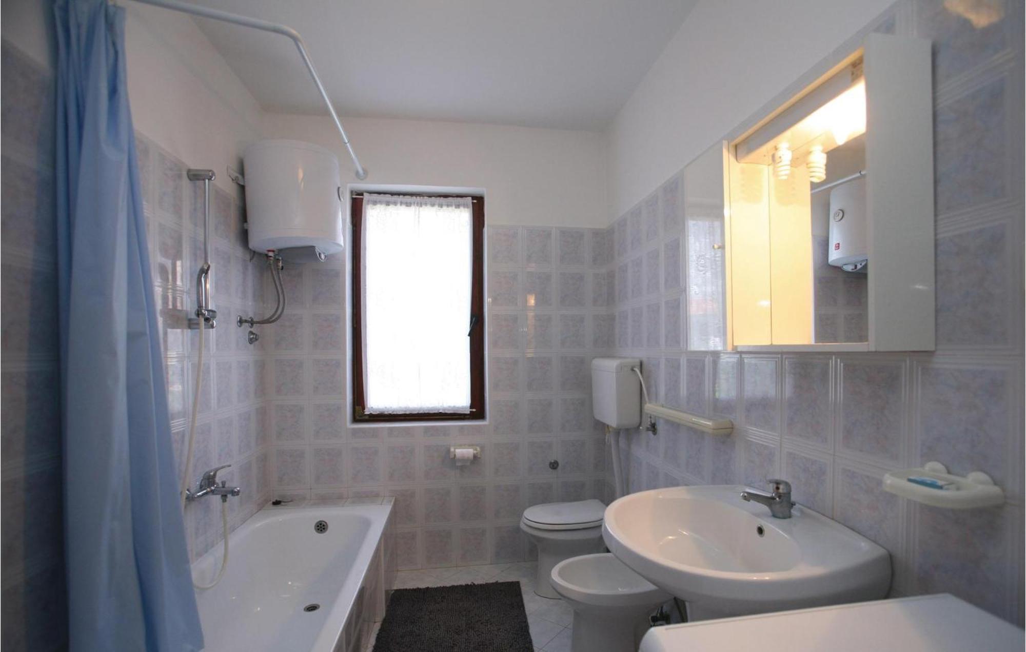 2 Bedroom Gorgeous Apartment In Labin Raša Екстериор снимка