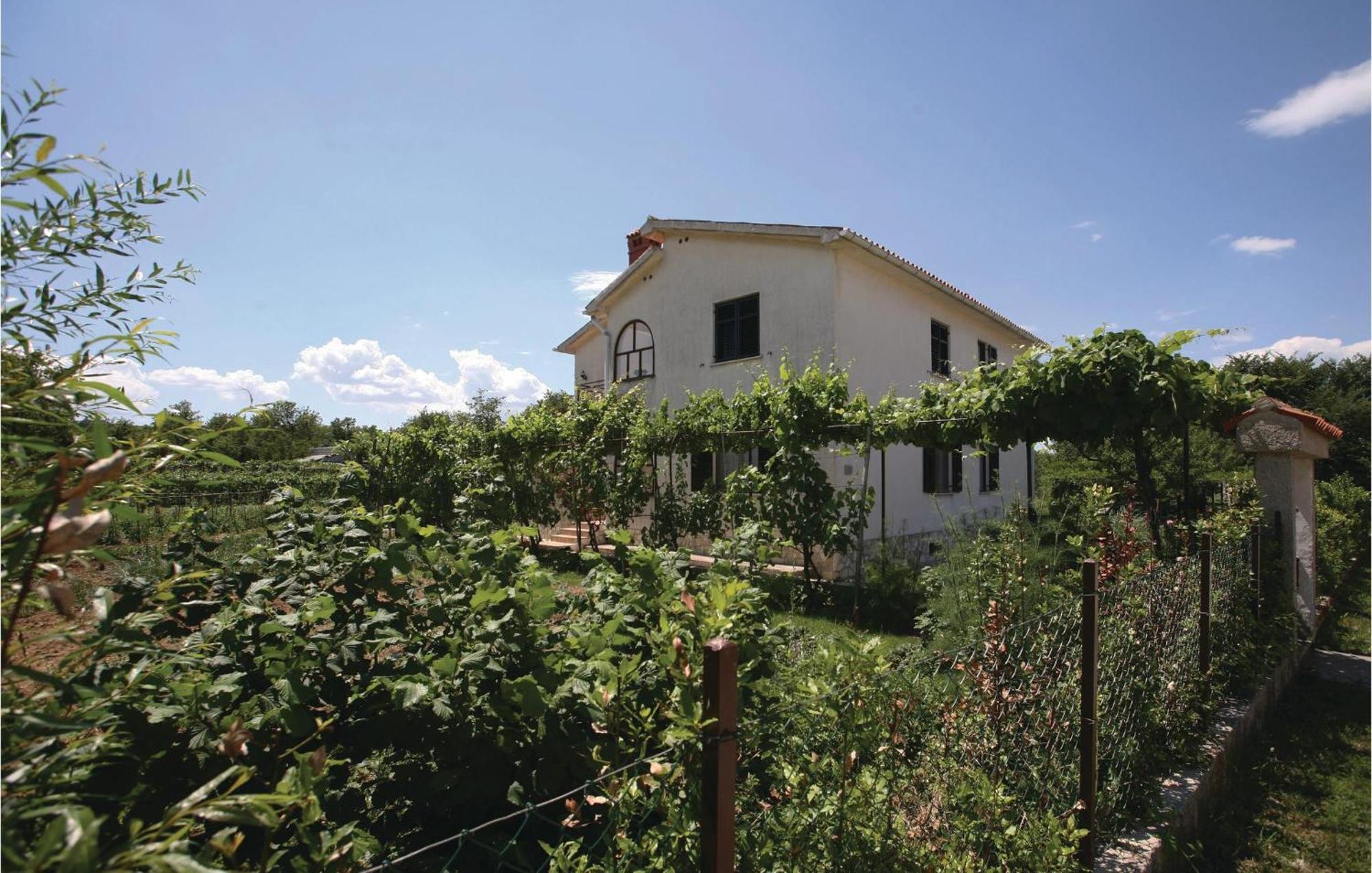 2 Bedroom Gorgeous Apartment In Labin Raša Екстериор снимка