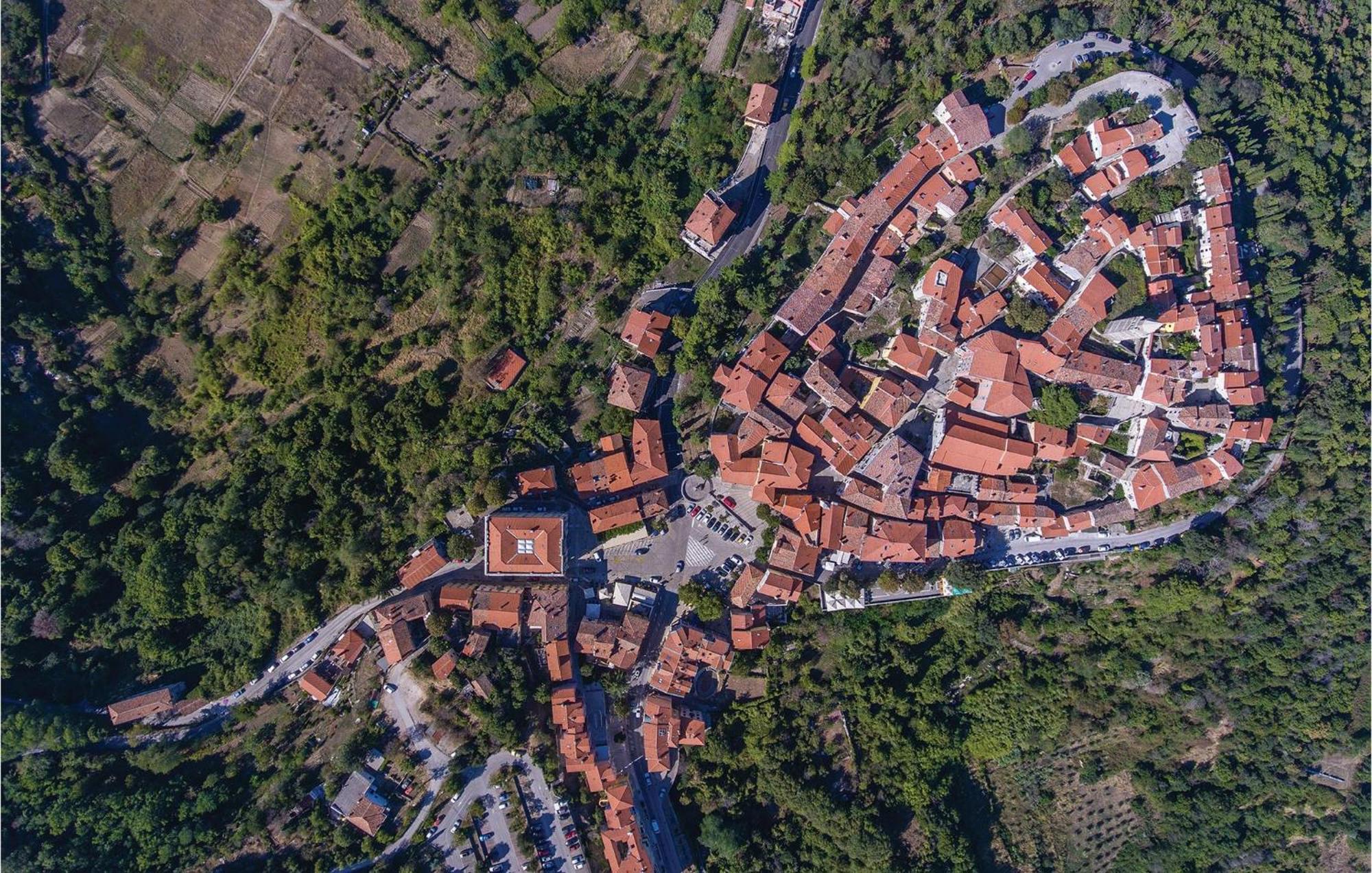 2 Bedroom Gorgeous Apartment In Labin Raša Екстериор снимка