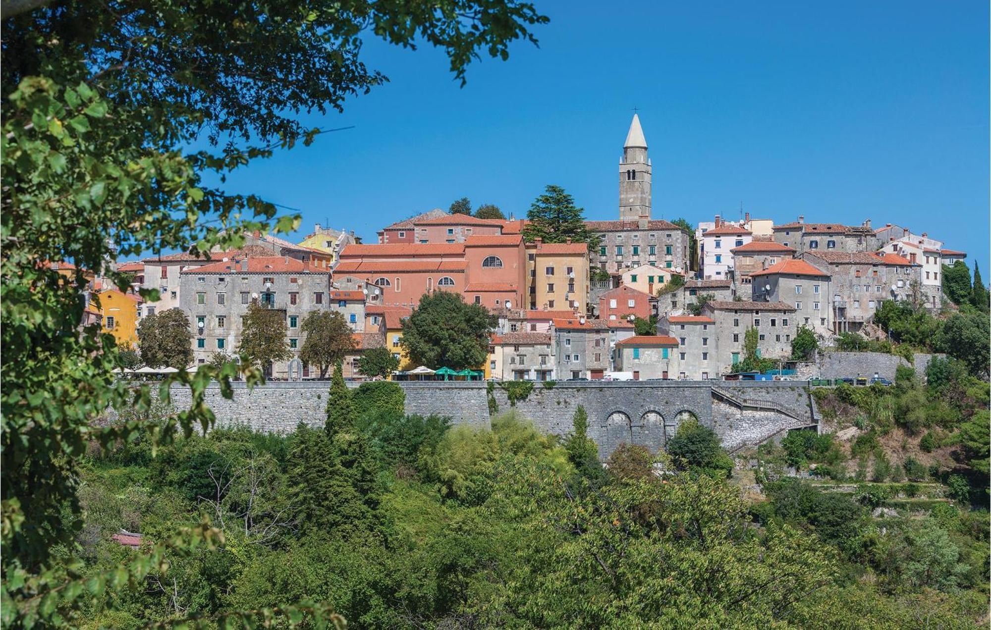 2 Bedroom Gorgeous Apartment In Labin Raša Екстериор снимка