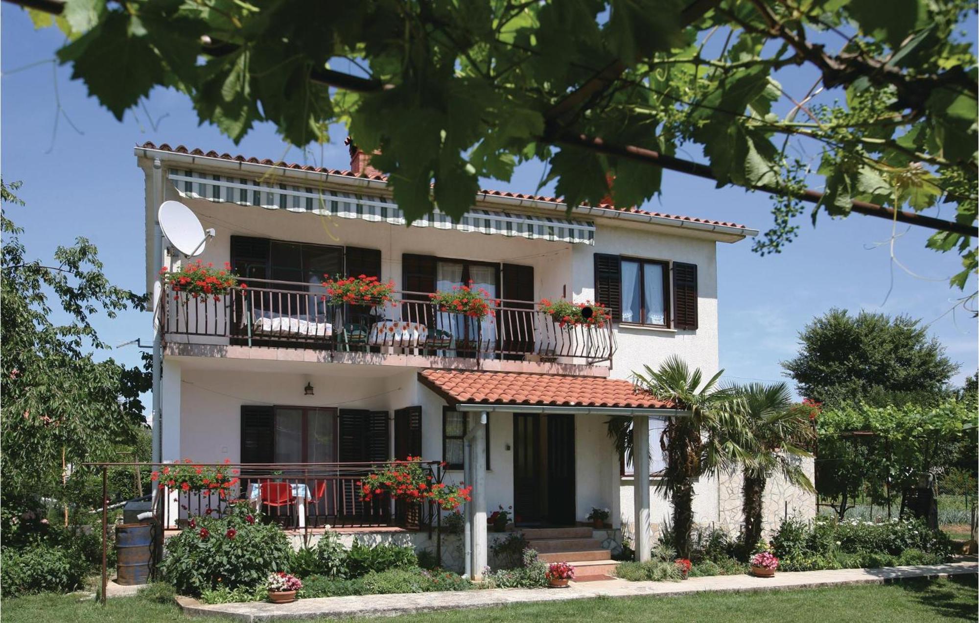 2 Bedroom Gorgeous Apartment In Labin Raša Екстериор снимка
