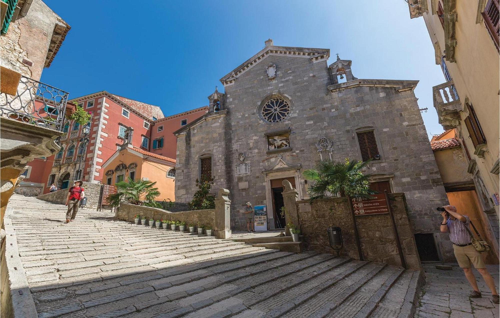 2 Bedroom Gorgeous Apartment In Labin Raša Екстериор снимка