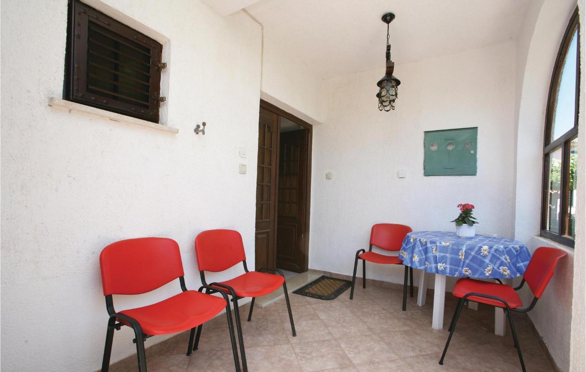 2 Bedroom Gorgeous Apartment In Labin Raša Екстериор снимка